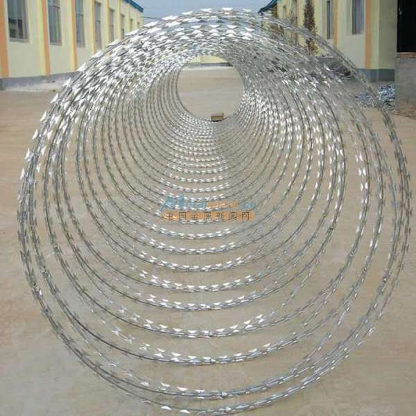双圈刀片刺绳网与不锈钢刺绳批发 金属丝绳在现代安防与工业应用中的关键角色
